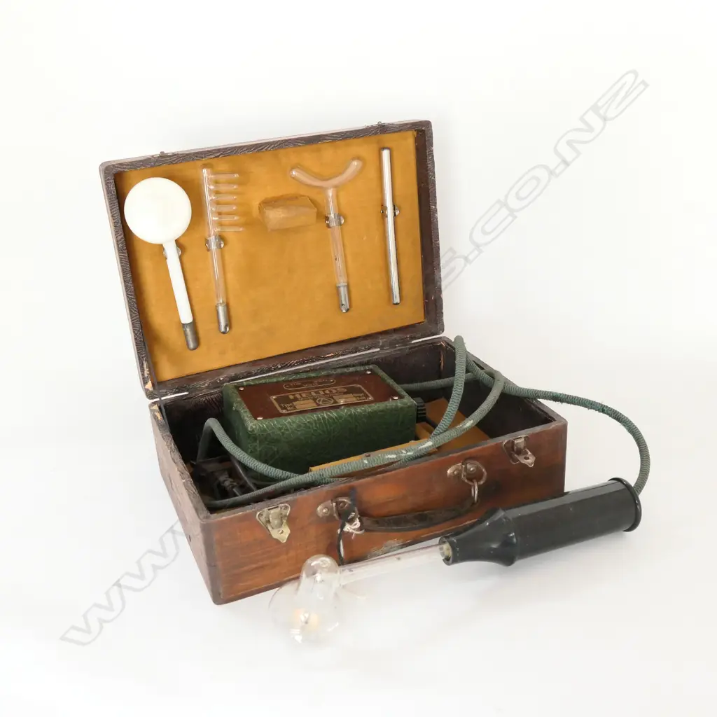 HELIOS' ELECTROTHERAPY DEVICE, MADE IN GERMANY, IN BEECH BOX Image 1++